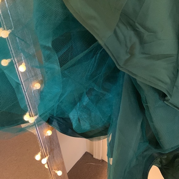 MAC DUGGAL
Emerald Off The Shoulder Tea Length Dress - Picture 9 of 16